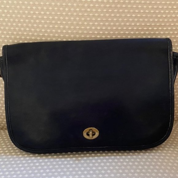 Vintage Coach Black Leather Handbag with Unique Serial Number - Picture 3 of 14